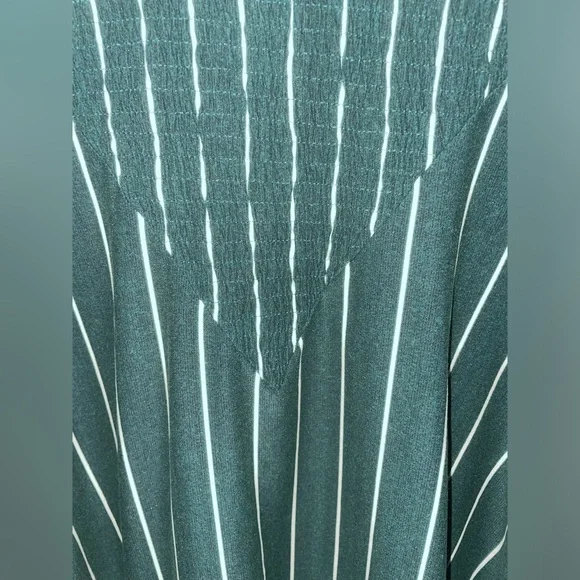 LulaRoe Forest Green Clara - Picture 3 of 7